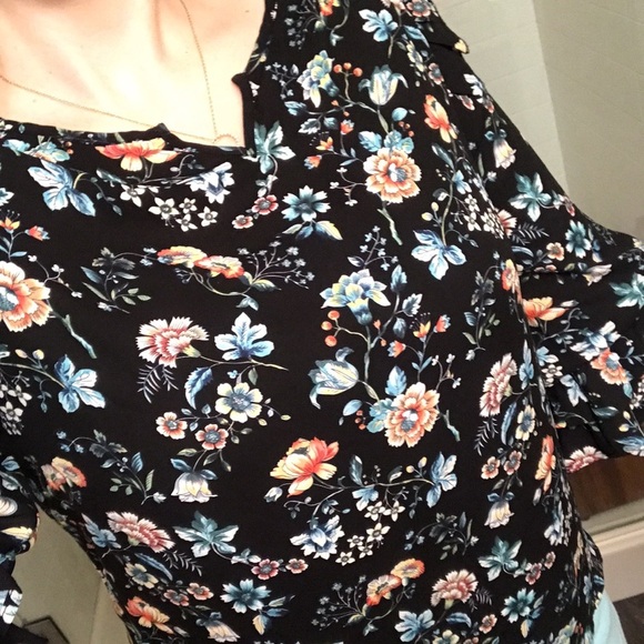 Black floral blouse with ruffle details and 3/4 length sleeves - Picture 8 of 12